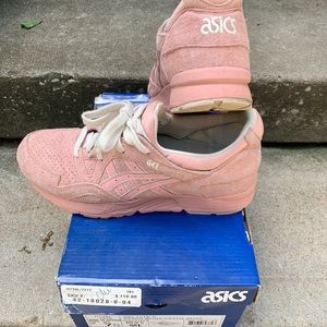 7.5 men peach ASICS